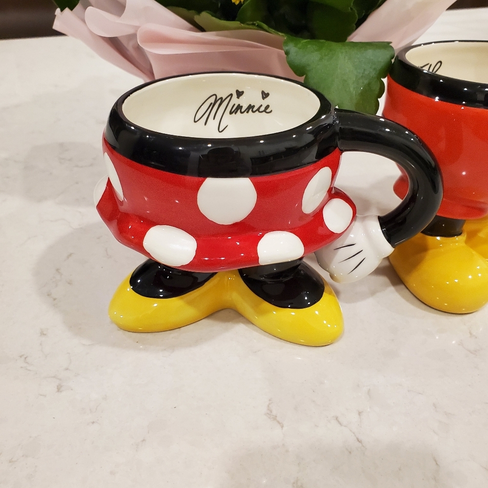 Disney's Mickey and Minnie Mugs - Picture 3 of 7